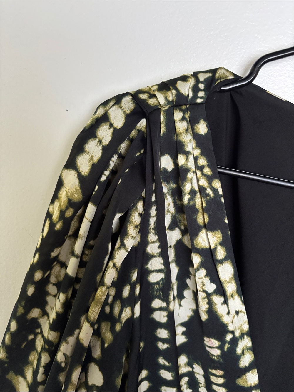 Banana Republic Black and Cream Patterned Wrap Midi Dress - Picture 3 of 4